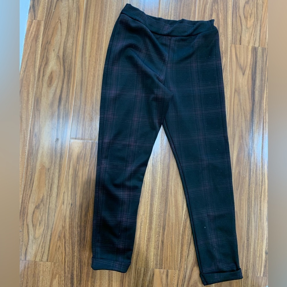 High waisted Boohoo Plaid straight leg Pants black and burgundy